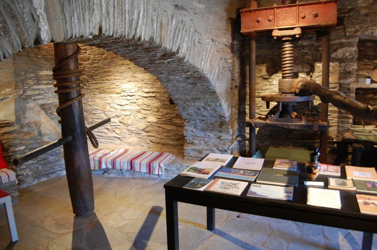 Cyclades Olive Museum'S Guest House Pitrofos Exterior photo